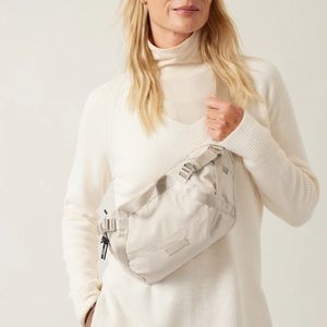 NWT Athleta Excursion Abalone Grey Waistbag Purse